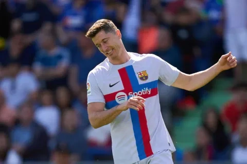 روبرت ليفاندوفسكي يعجز عن التسجيل أمام خيتافي